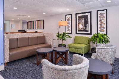 Holiday Inn Express and Suites Elgin