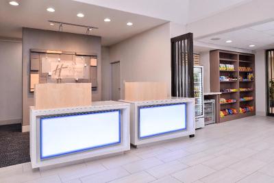 Holiday Inn Express and Suites Elgin