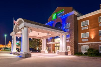 Holiday Inn Express and Suites Elgin