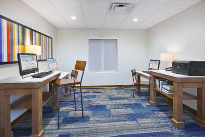 Holiday Inn Express and Suites Auburn Hills