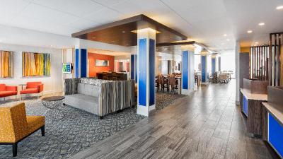 Holiday Inn Express and Suites East Peoria - River
