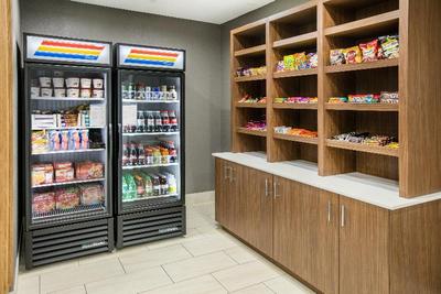 Holiday Inn Express and Suites Dallas - Grand Prai