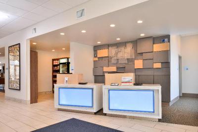 Holiday Inn Express and Suites Southgate - Detroit