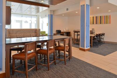 Holiday Inn Express and Suites Southgate - Detroit