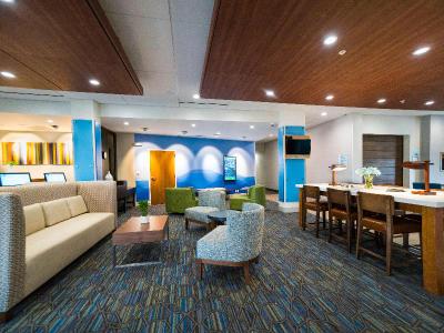 Holiday Inn Express and Suites Southaven Central -