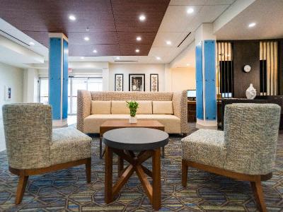 Holiday Inn Express and Suites Southaven Central -