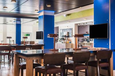 Holiday Inn Express and Suites Tampa North - Wesle