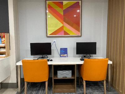 Holiday Inn Express and Suites Plymouth