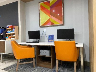 Holiday Inn Express and Suites Plymouth