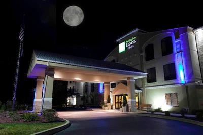 Holiday Inn Express and Suites Plymouth