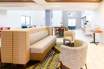 Holiday Inn Express and Suites Shelbyville
