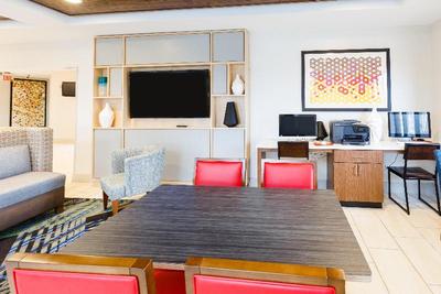 Holiday Inn Express and Suites Shelbyville