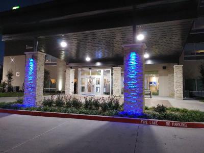 Holiday Inn Express and Suites Dallas Northeast-Ar