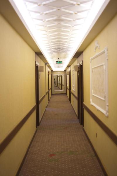 MB Deluxe Hotel