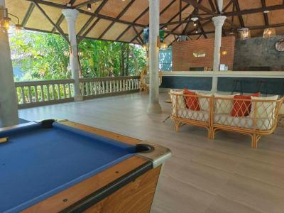 Let's Hyde Resort & Villas
