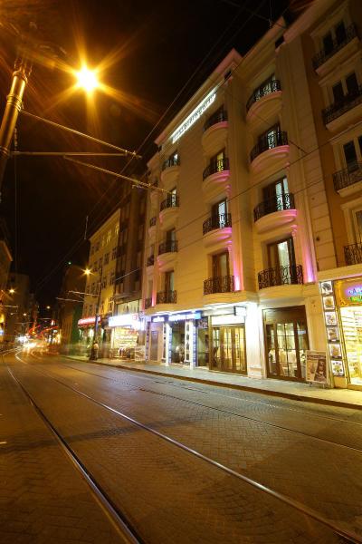 Black Pearl Hotel