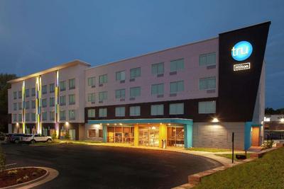 Tru by Hilton Farmville