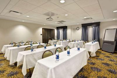 Hampton Inn & Suites Detroit Warren
