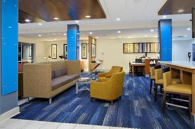 Holiday Inn Express & Suites Lake Charles South