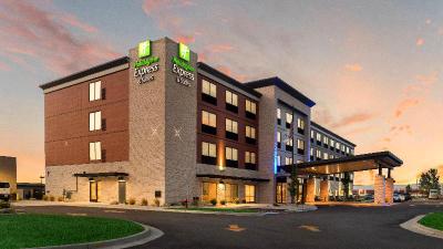 Holiday Inn Express & Suites Racine Sturtevant