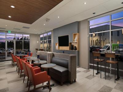 Holiday Inn Exp & Sts Portland Airport -Cascade St