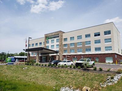Holiday Inn Express Nashville North Springfield
