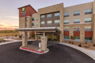 Holiday Inn Express and Suites San Marcos South