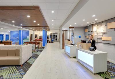 Holiday Inn Express & Sui Dallas NW HWY Love Field