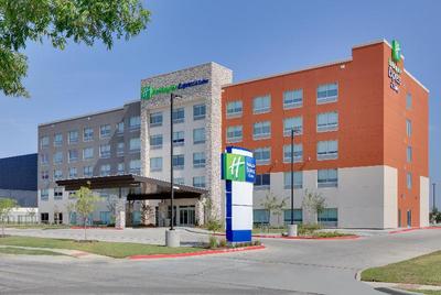 Holiday Inn Express & Sui Dallas NW HWY Love Field