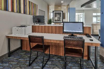 Holiday Inn Express & Sts Houston East - Beltway 8