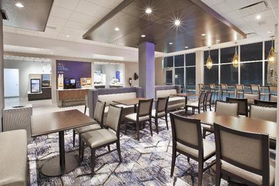 Holiday Inn Exp & Sts Okemos - University Area