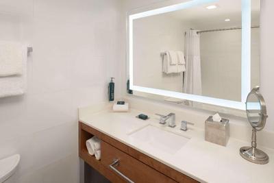 Doubletree By Hilton Miami North I-95