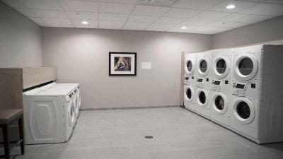Staybridge Suites Auburn Hills - Crossing Drive