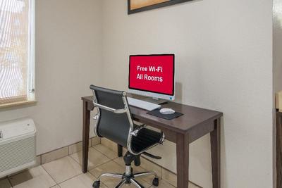 Red Roof PLUS+ Fort Worth - Burleson