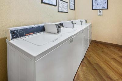 La Quinta Inn & Suites West Palm Beach Airport