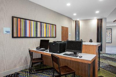 Holiday Inn Express & Suites Lubbock Central - Uni