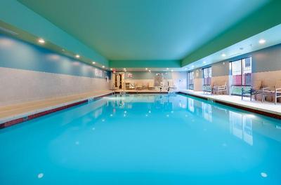 Holiday Inn Express Calhoun South
