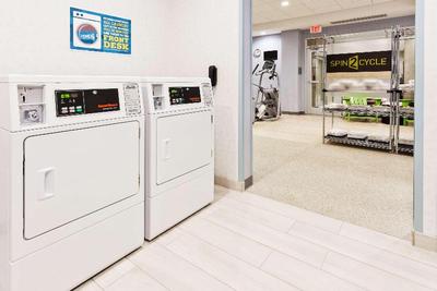 Home2 Suites by Hilton Birmingham Colonnad