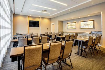 Hampton Inn & Suites Boston/Waltham, MA