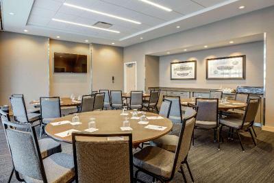 Hampton Inn & Suites Boston/Waltham, MA