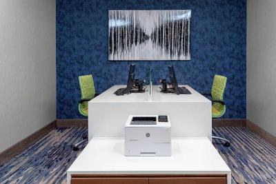 Hampton Inn & Suites Overland Park South