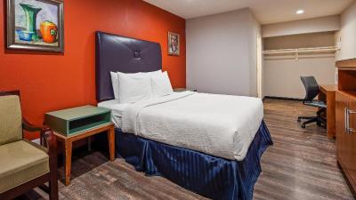 Azul Inn & Suites