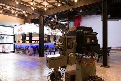 Prince Theatre Heritage Stay Hostel - Silom