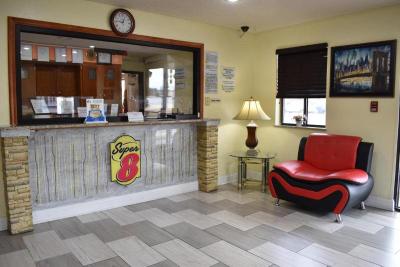 Super 8 by Wyndham Newport News