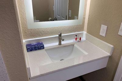 Super 8 by Wyndham Newport News