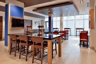 Holiday Inn Express Marshalltown