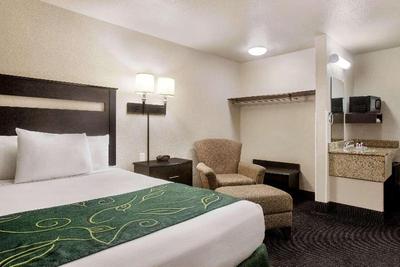 Travelodge by Wyndham Livonia