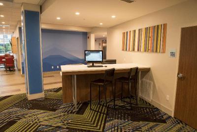 Holiday Inn Express & Suites Merrillville