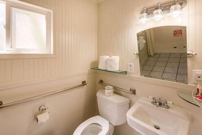 Econo Lodge Inn & Suites Heavenly Village Area