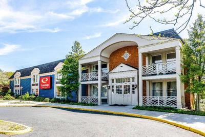Econo Lodge Inn & Suites University